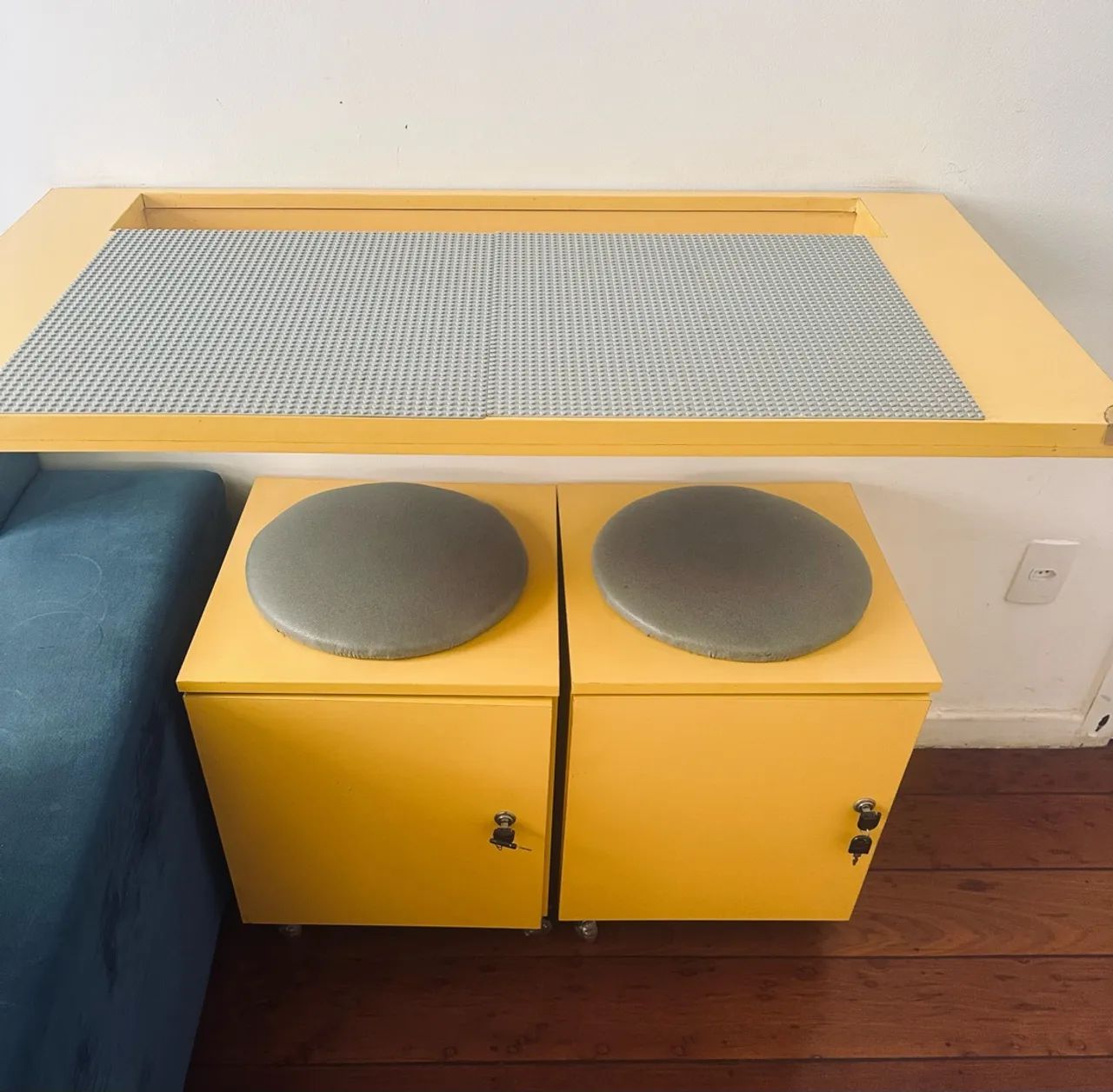 Mesa e bancos Lego 