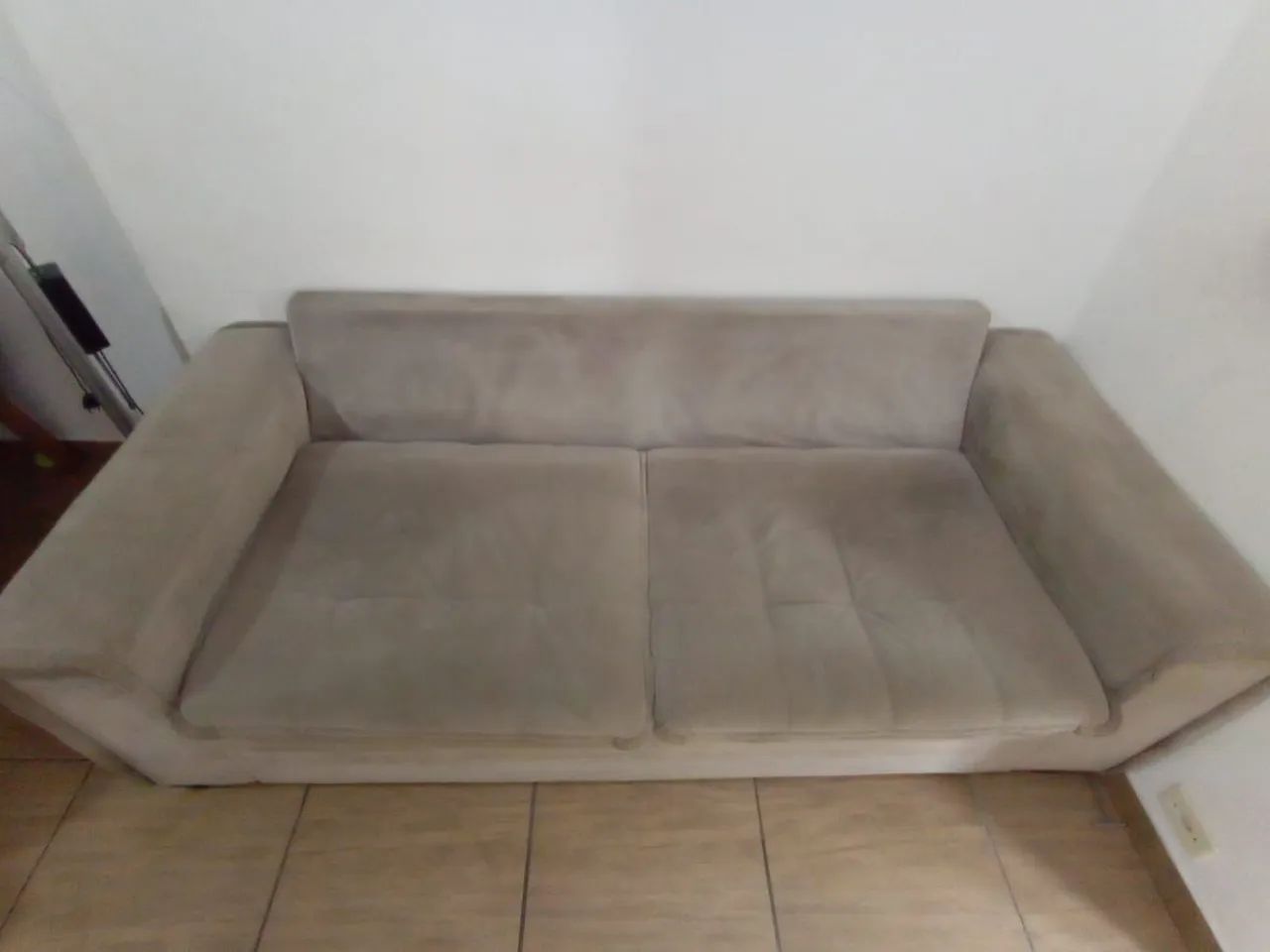 Vendo sofá seminovo, 3 lugares. Aceito oferta. - Foto 2