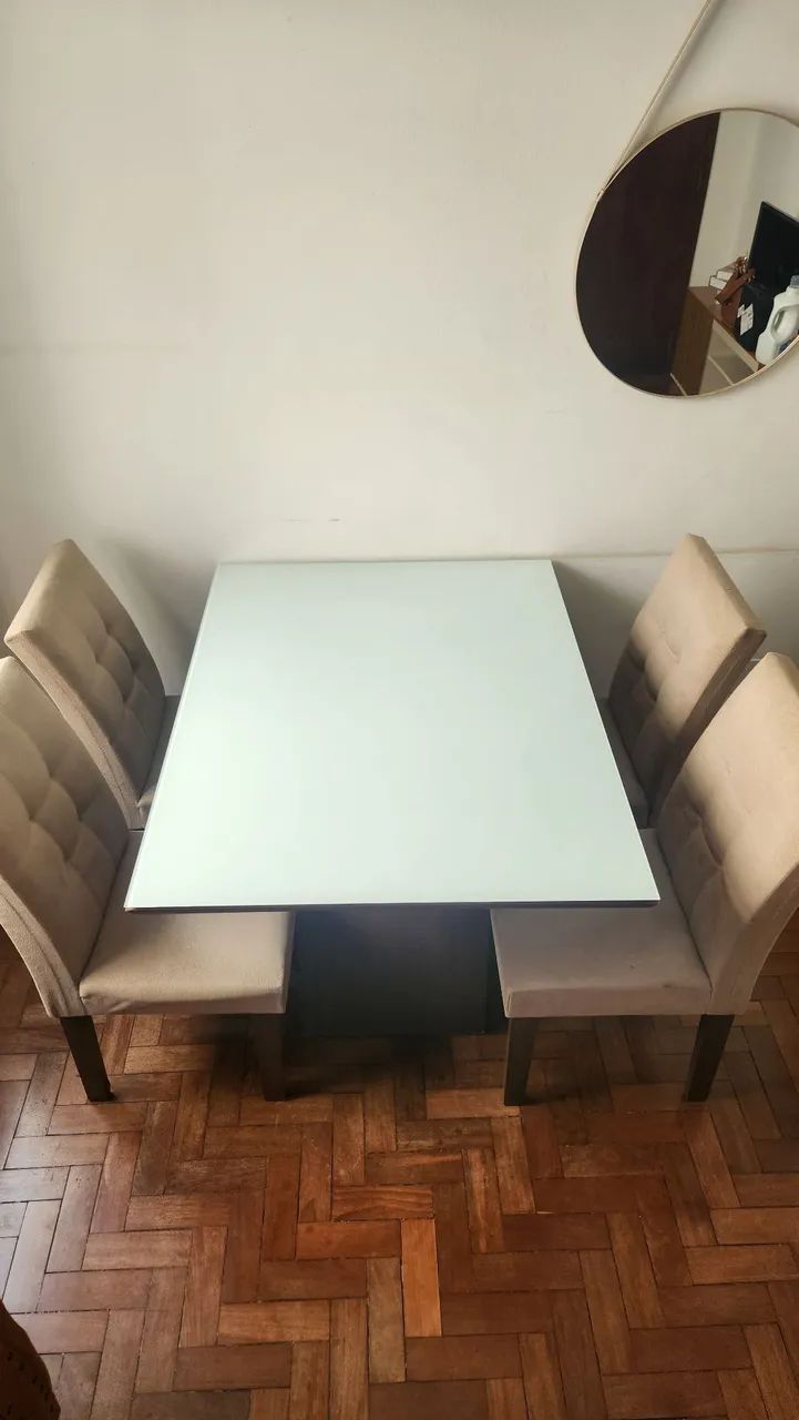Vende-se mesa com 4 cadeiras - Foto 2