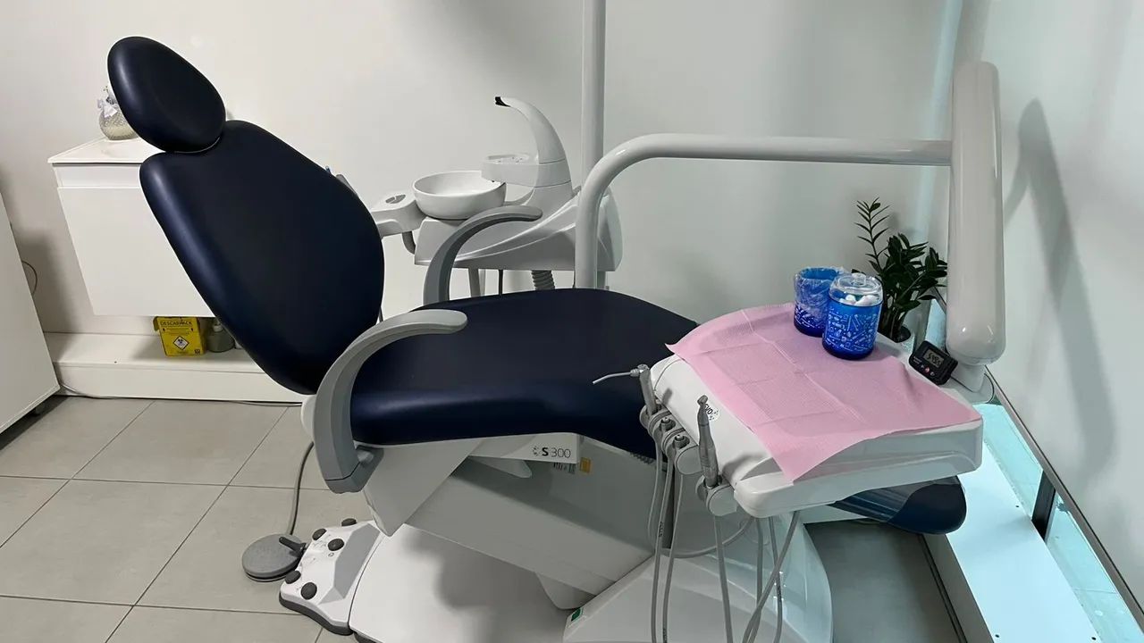 Cadeira Odontológica Impecável Saevo S300 Azul Marinho  - Foto 2