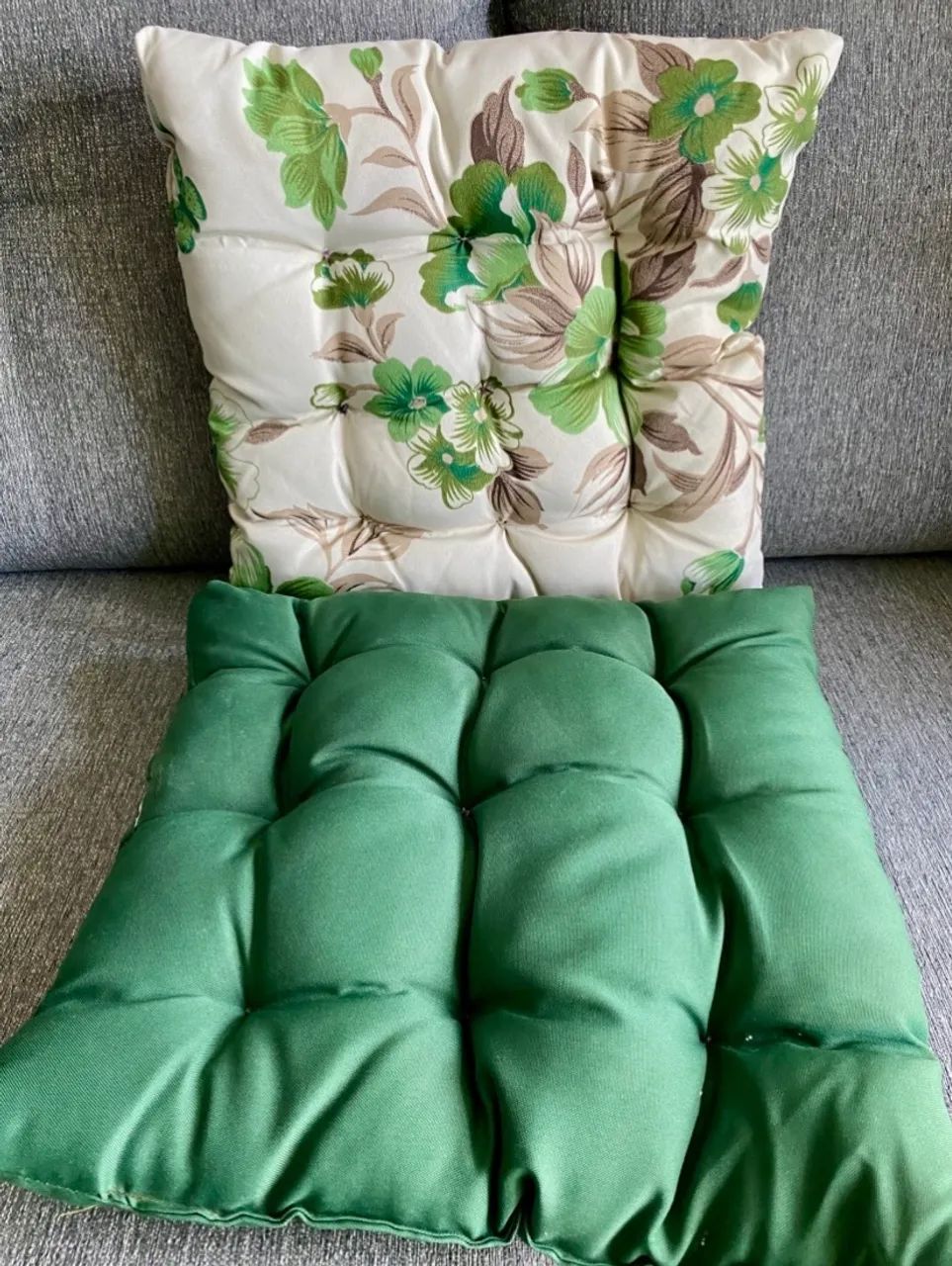 3 almofadas e 2 futons  - Foto 2