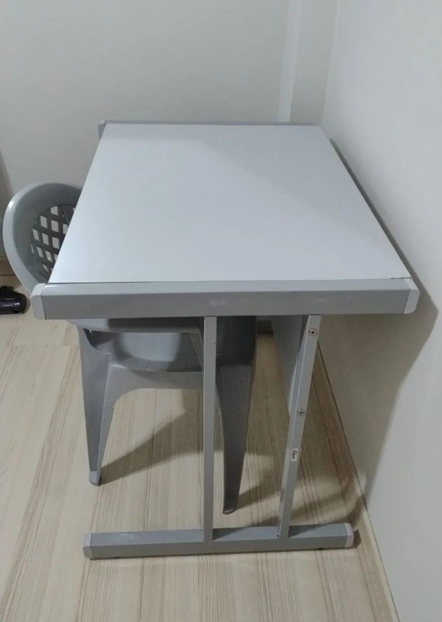 Vendo mesa com cadeira - Foto 3