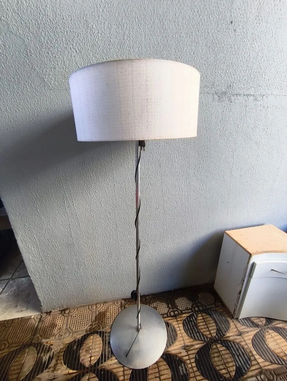 LUMINÁRIA DE CHÃO