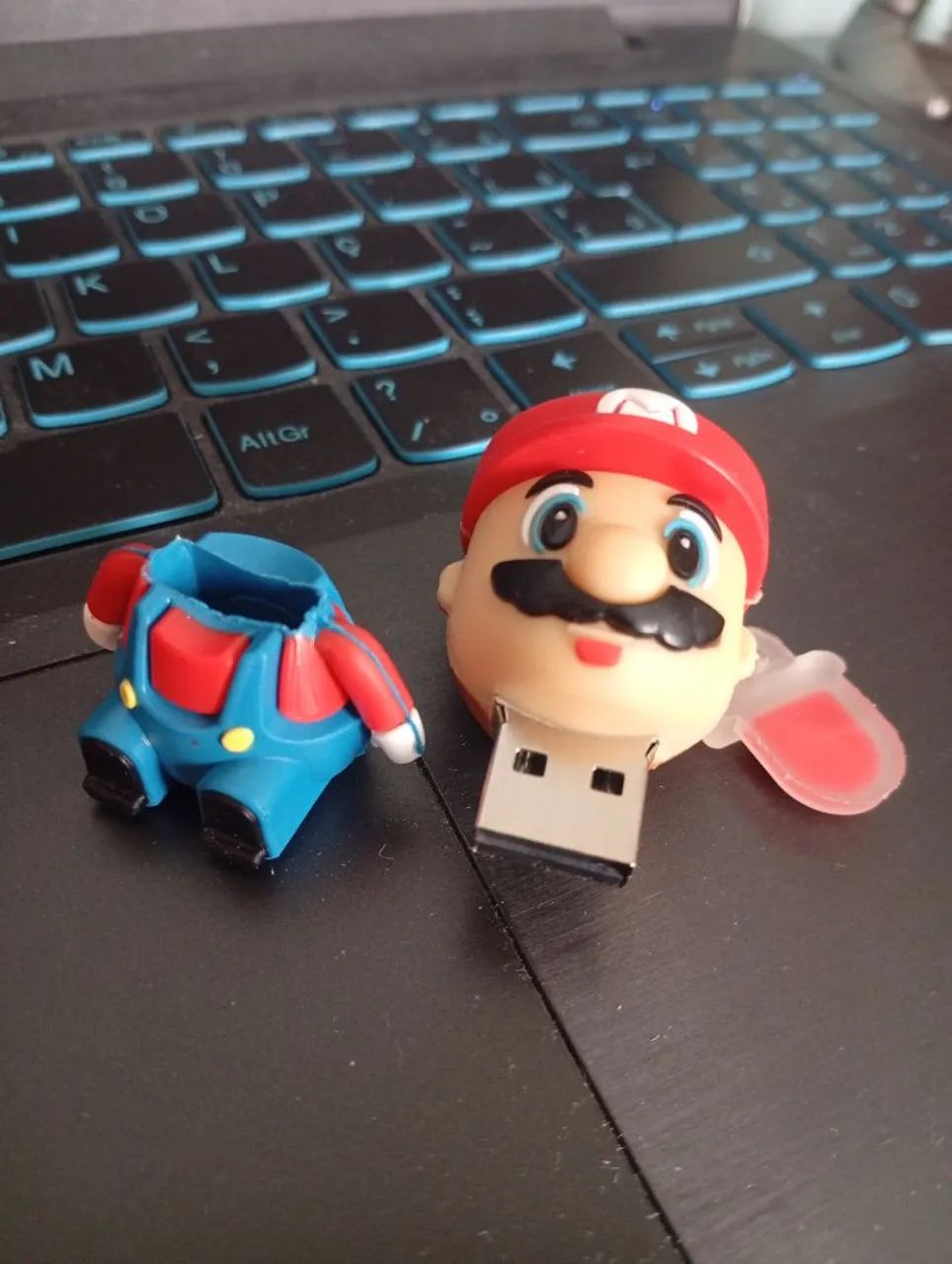 PEN DRIVE MARIO 16GB
