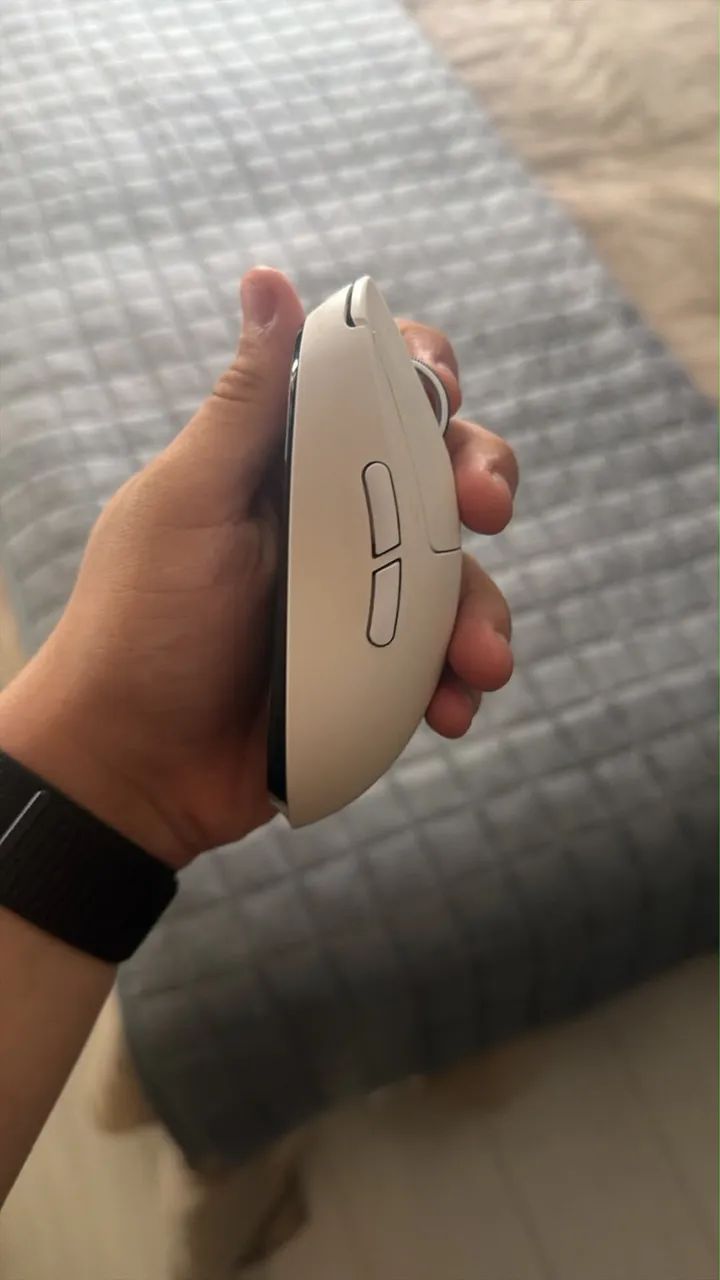 Mouse logitech Gpro superlight com 6 meses de uso