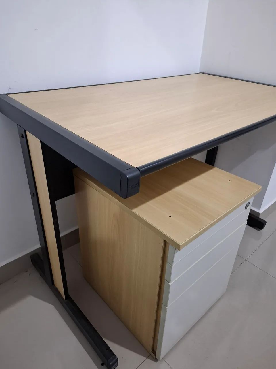 Mesa de trabalho e gaveteiro - Foto 4