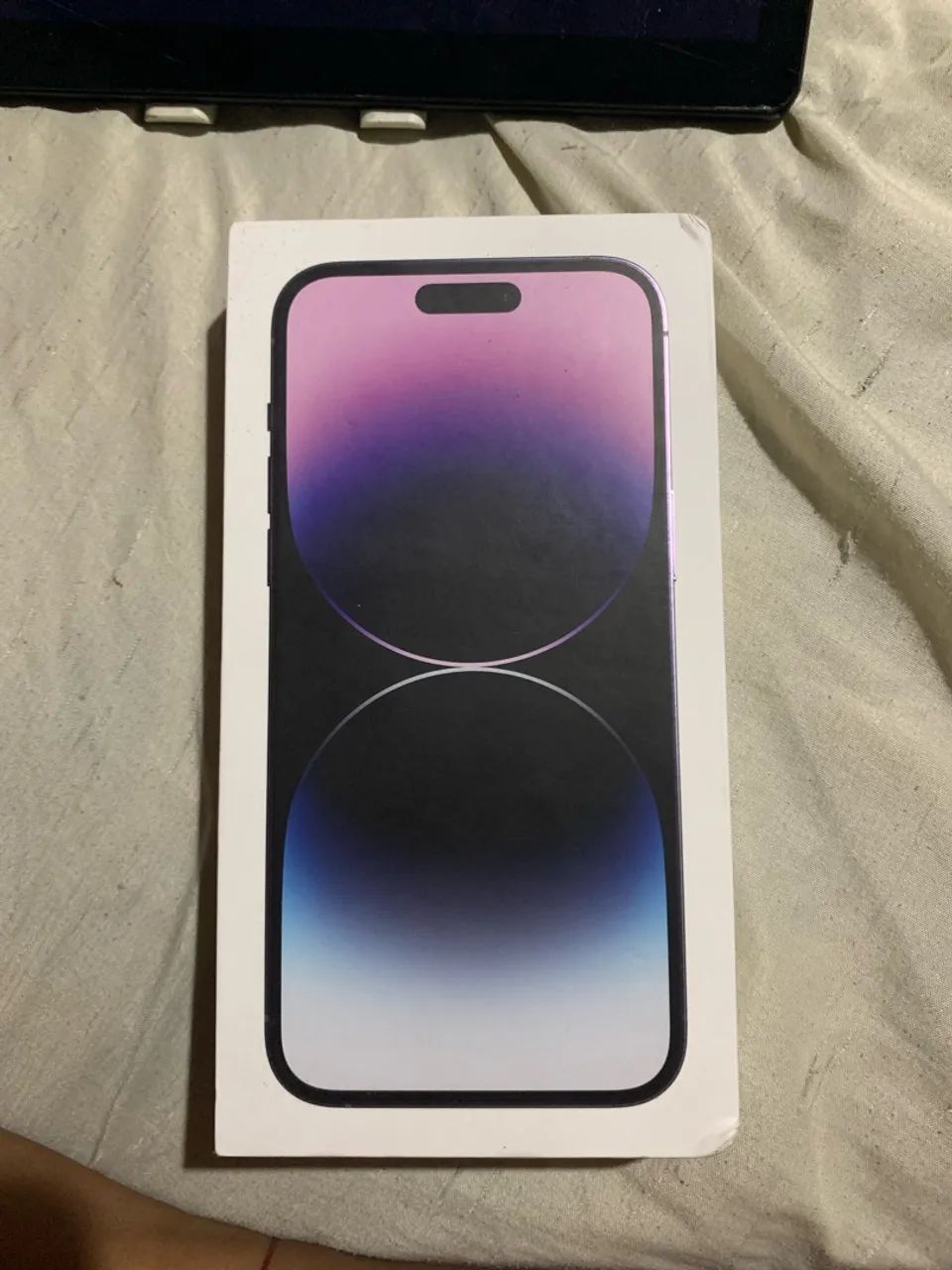 Caixa do iPhone 14 pro max 