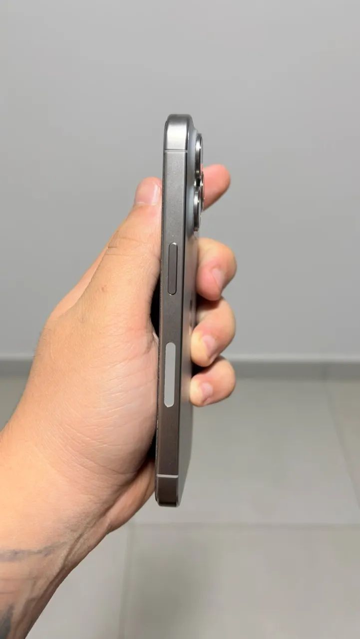 Iphone 15 pro Titânio - Foto 2