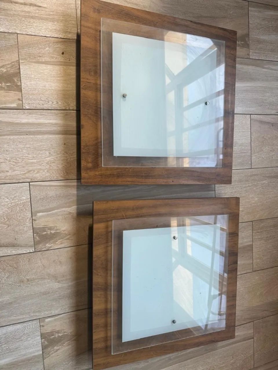 Vendo conjunto de iluminação com 3 peças: dois plafons e um pendente