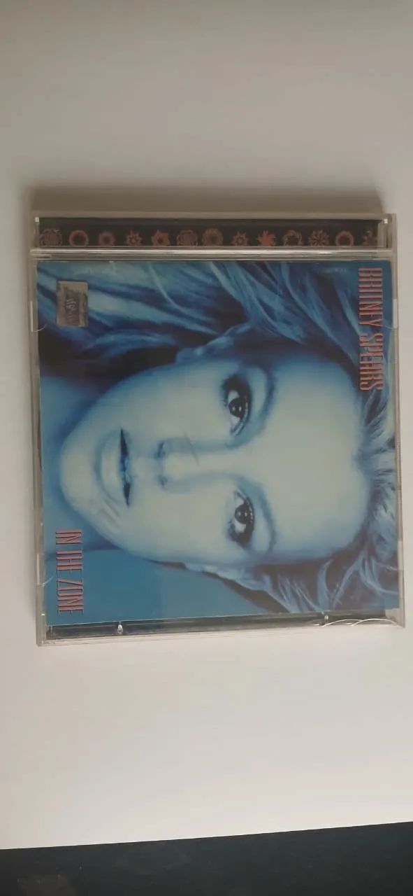 CD original Britney Spears - In the Zone, edição nacional.   - Foto 3