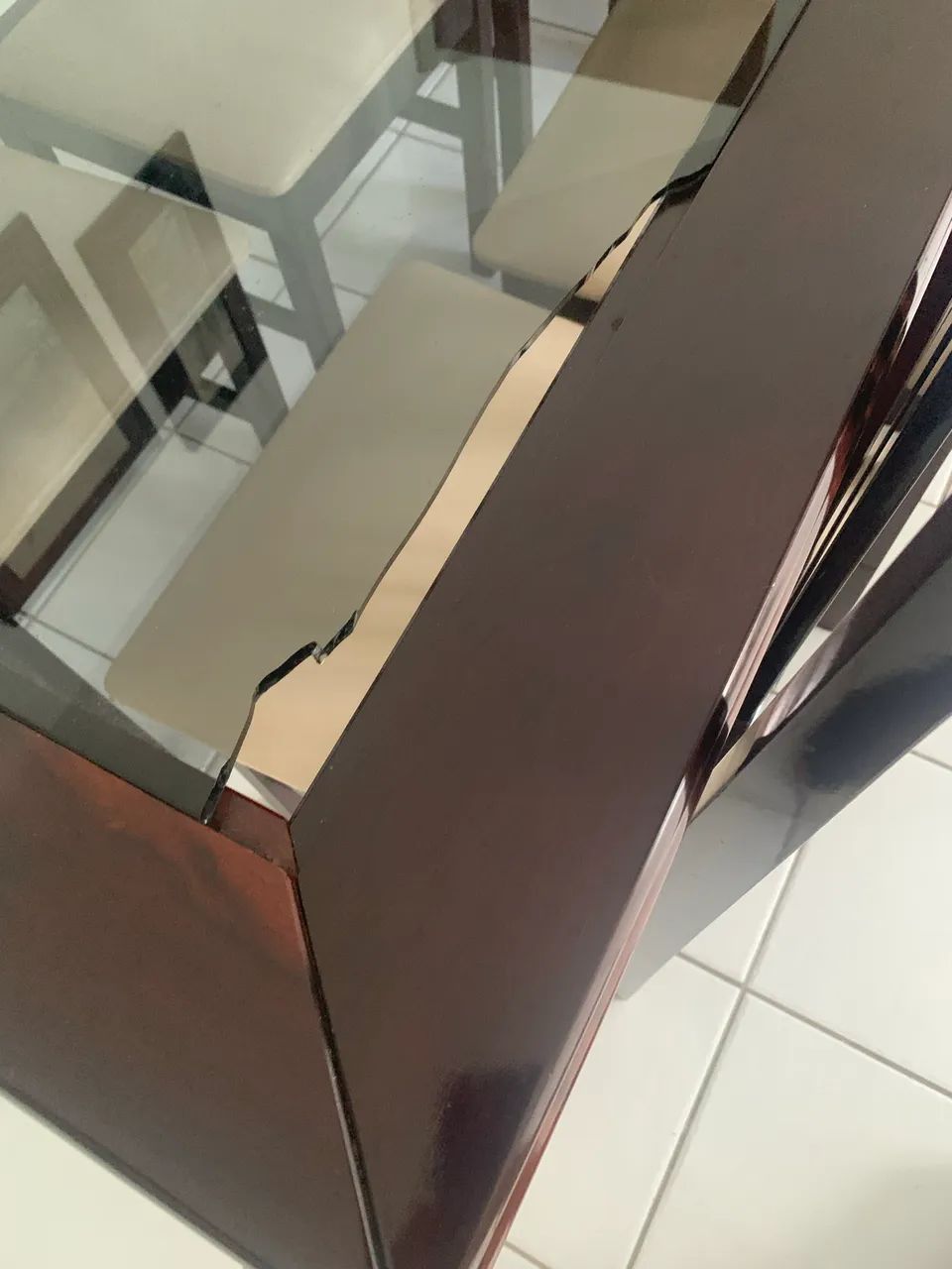 Mesa de Madeira com 6 cadeiras e espelho - Foto 4