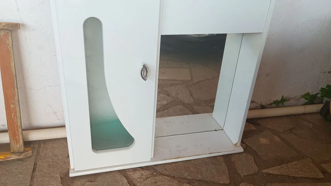 ARMÁRIO COM ESPELHO DE BANHEIRO $70,