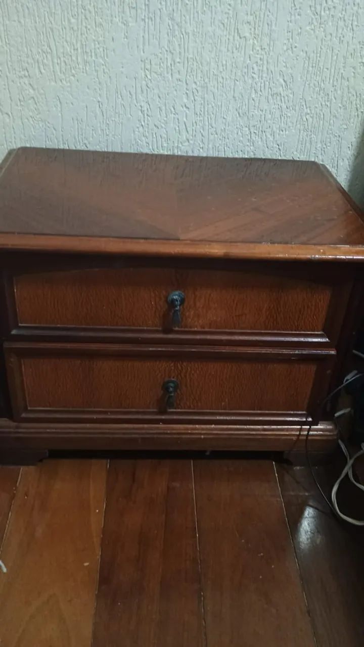 Cama de MOGNO queen com colchão e 2 criados mudos  - Foto 3