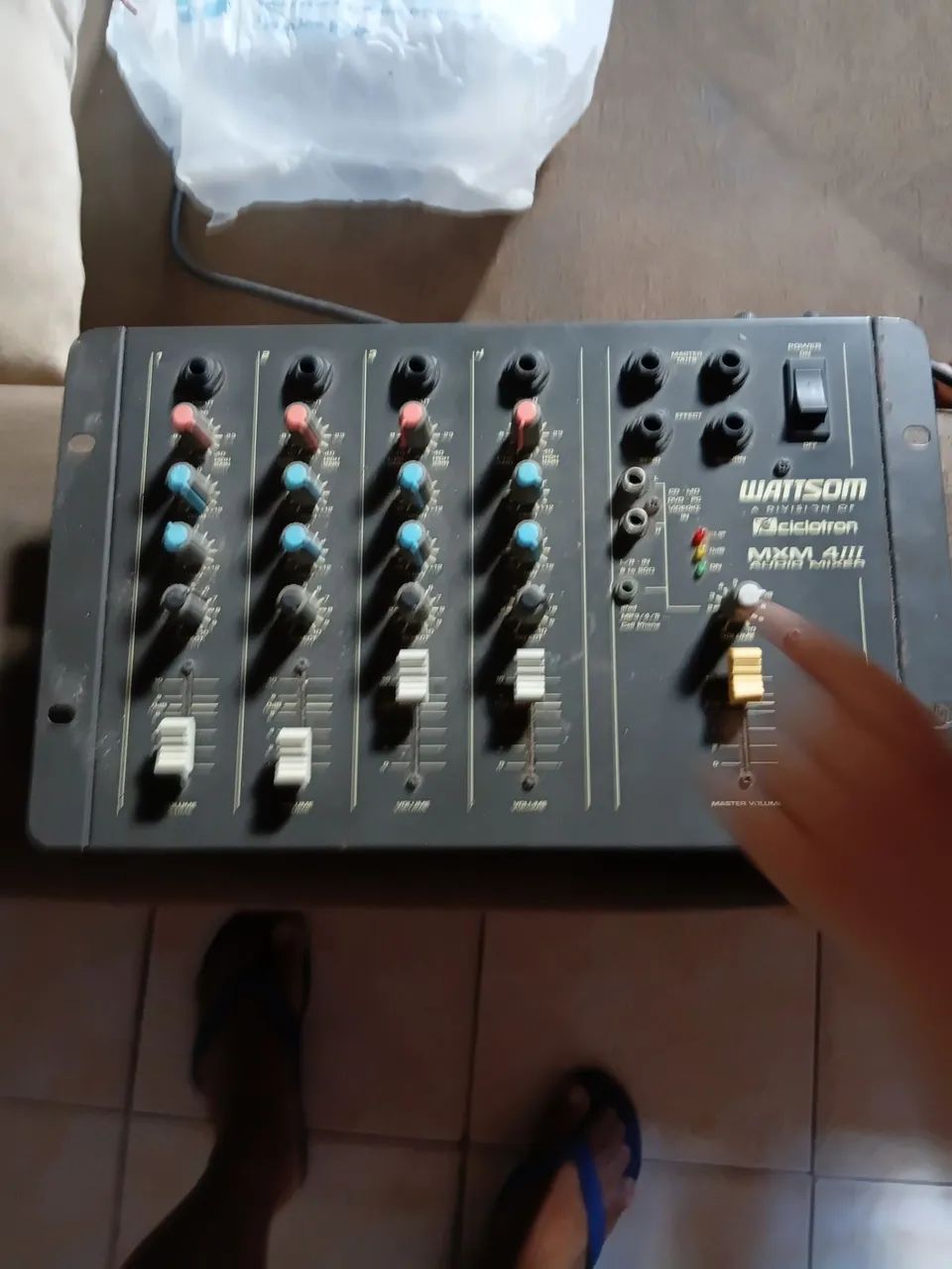 MESA DE SOM DE 4 CANAIS - Foto 2