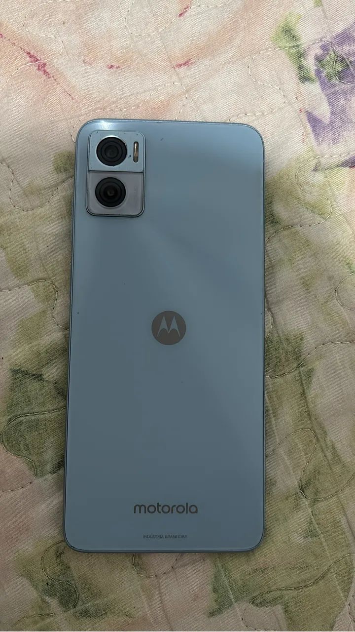 Celular Moto E22 seminovo em perfeito estado
