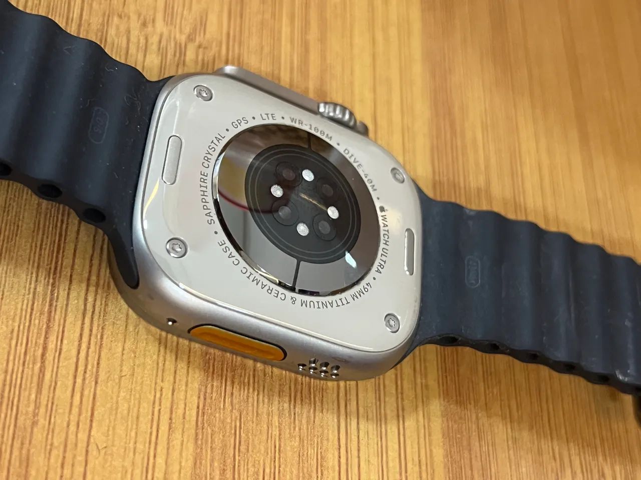 APPLE WATCH ULTRA TITANIUM & CERAMIC CASE