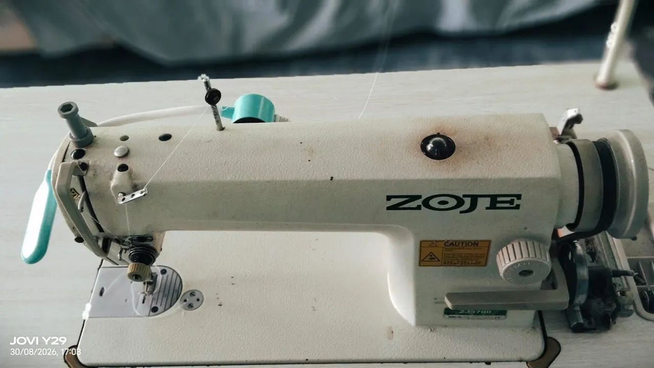 Máquina de costura reta 