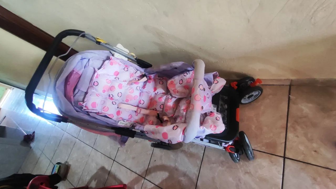 Carrinho de bebê menina - Foto 2