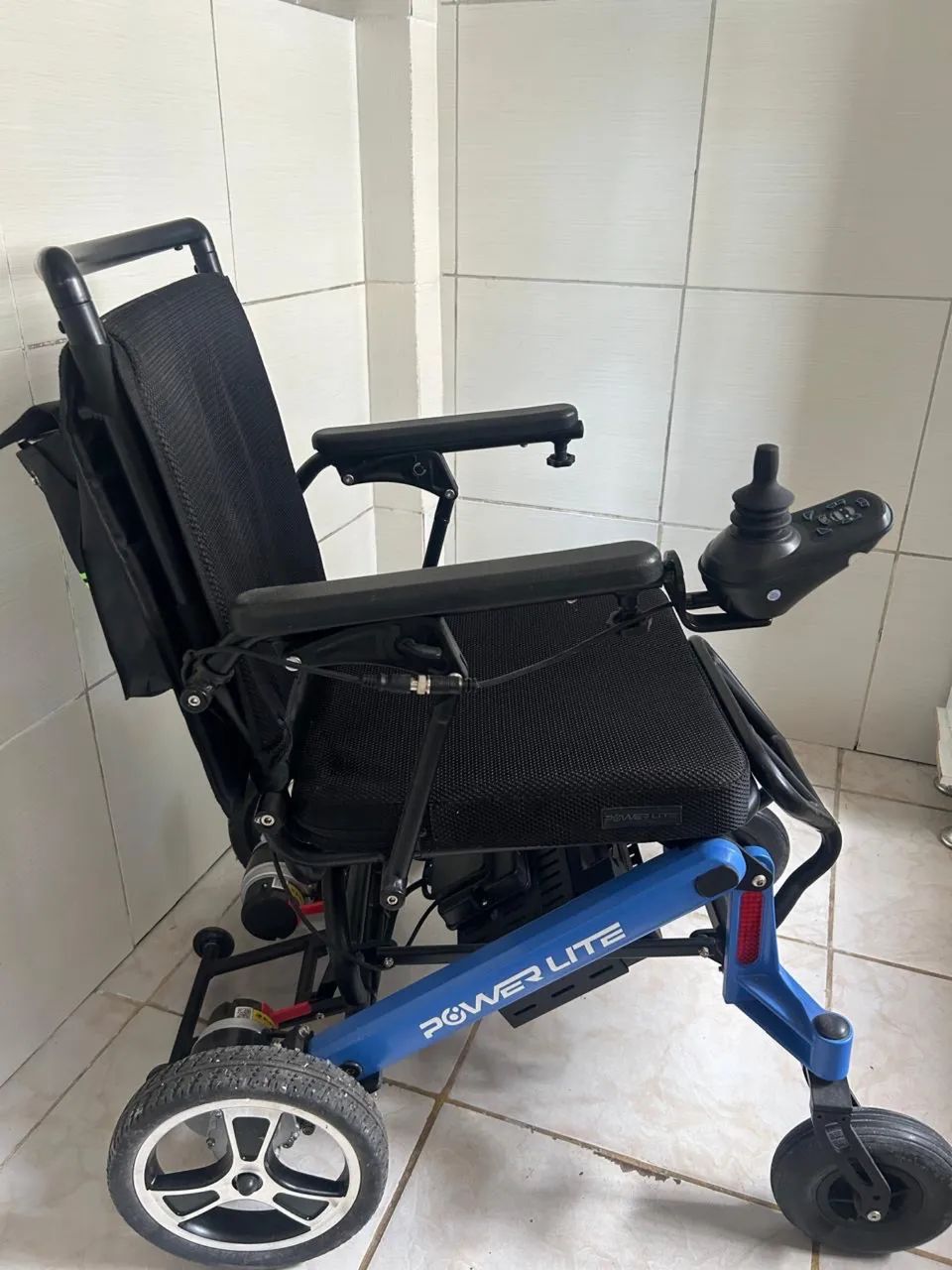 Cadeira de rodas motorizada  - Foto 5