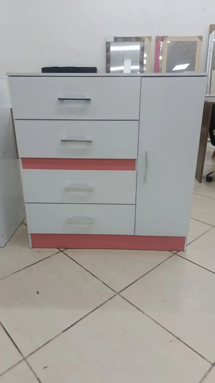 Comoda nova montada 