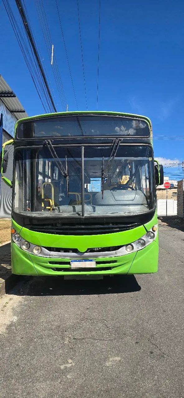 Lotação Mercedes 1418 Caio Apache VIP 2 portas curto