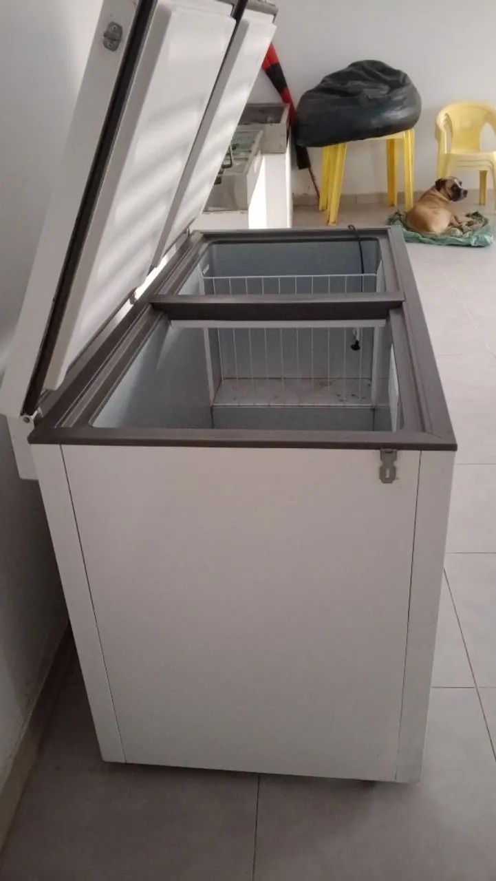 vendo freezer semi nova - Foto 4