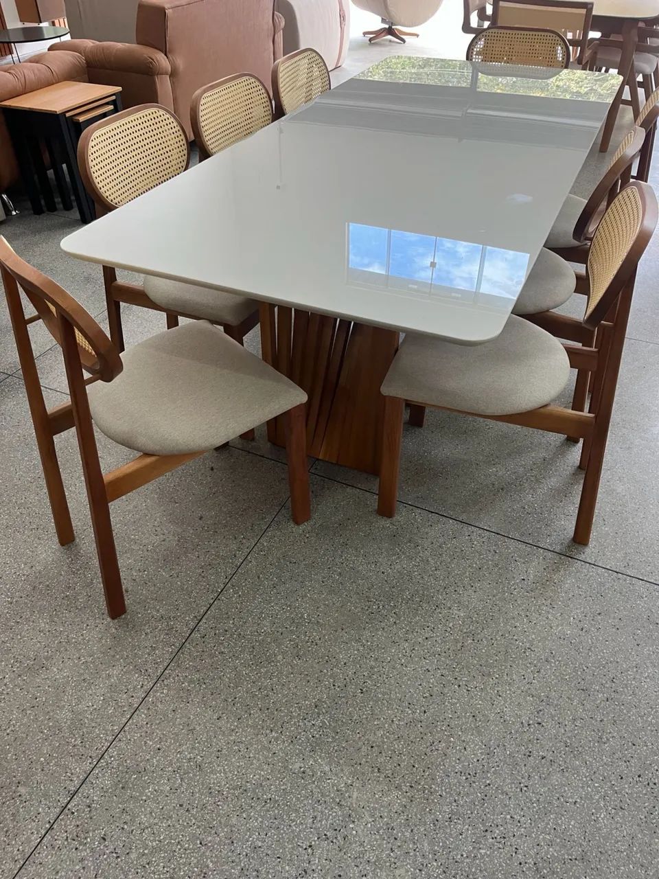 Mesa de jantar 2.20x1.10 Base Ripada Com 8 Cadeiras - Foto 2
