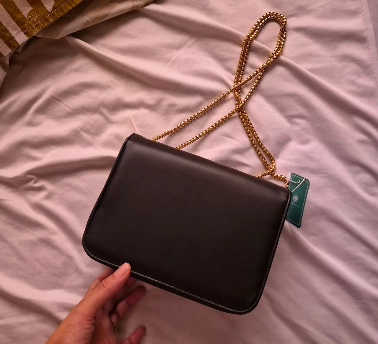 Bolsa preta média, nova com etiqueta, bem espaçosa  - Foto 4