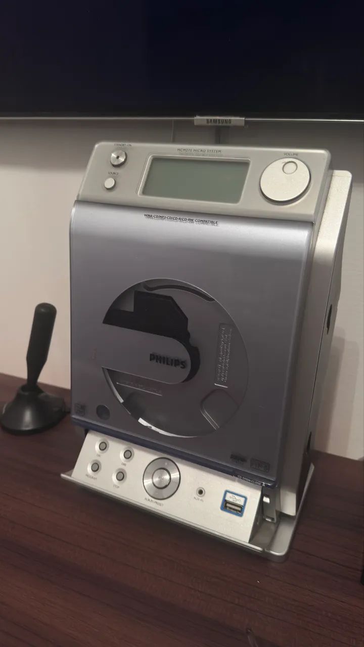Som Digital com relógio e controle remoto 