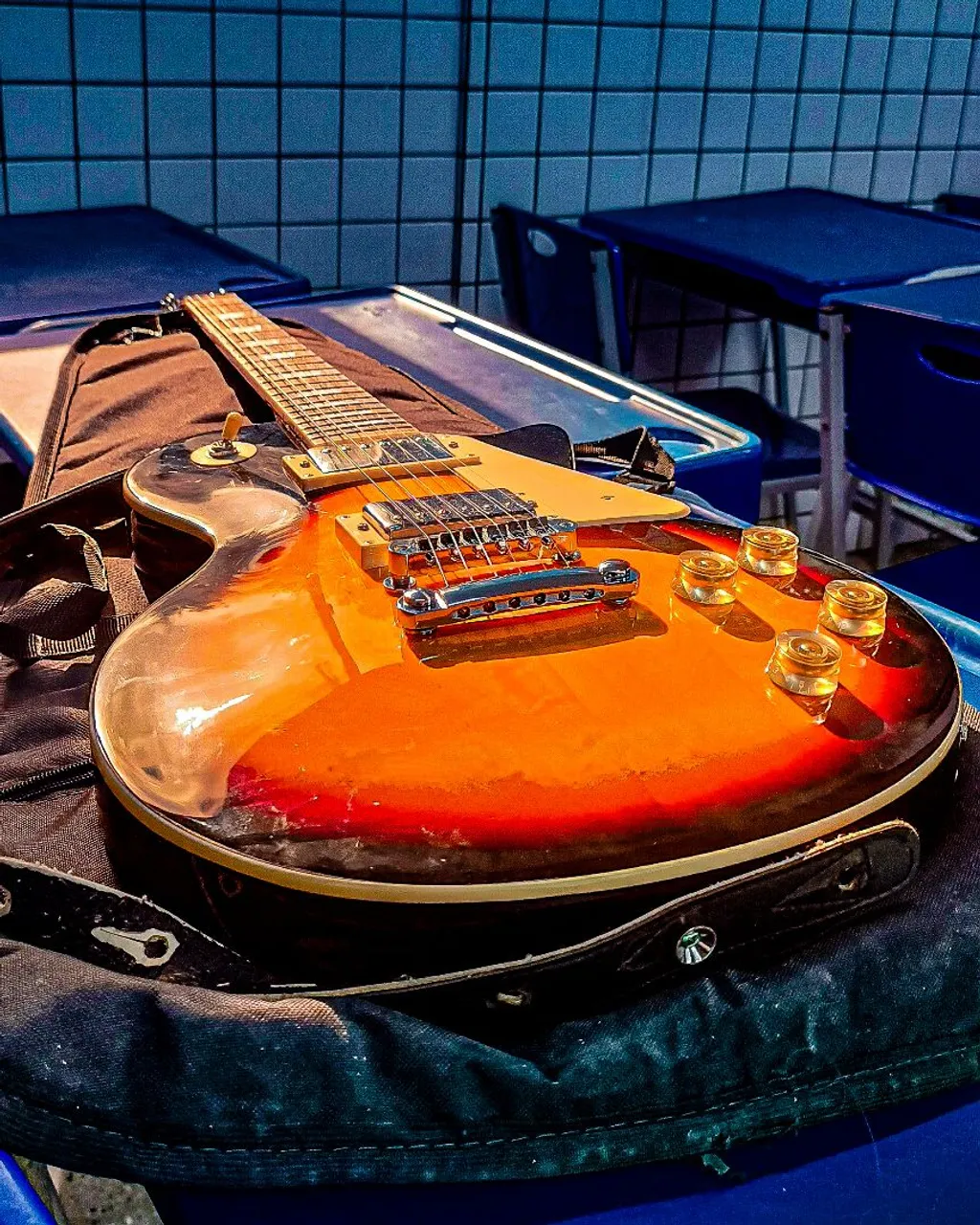 Guitarra Olp Axis By Ernie Ball (music Man) - Instrumentos