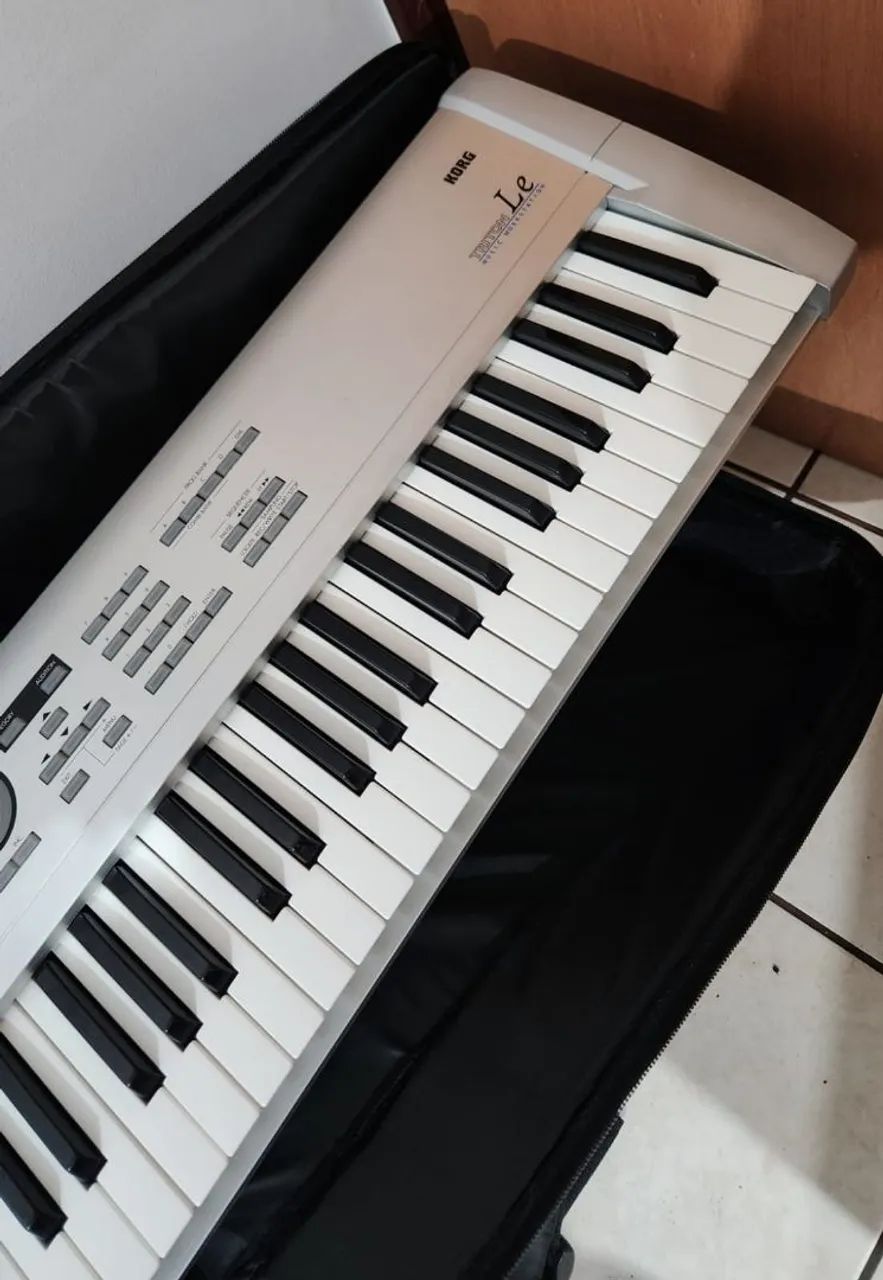 Korg Triton Lê 76 teclas Impecável Oportunidade - Instrumentos