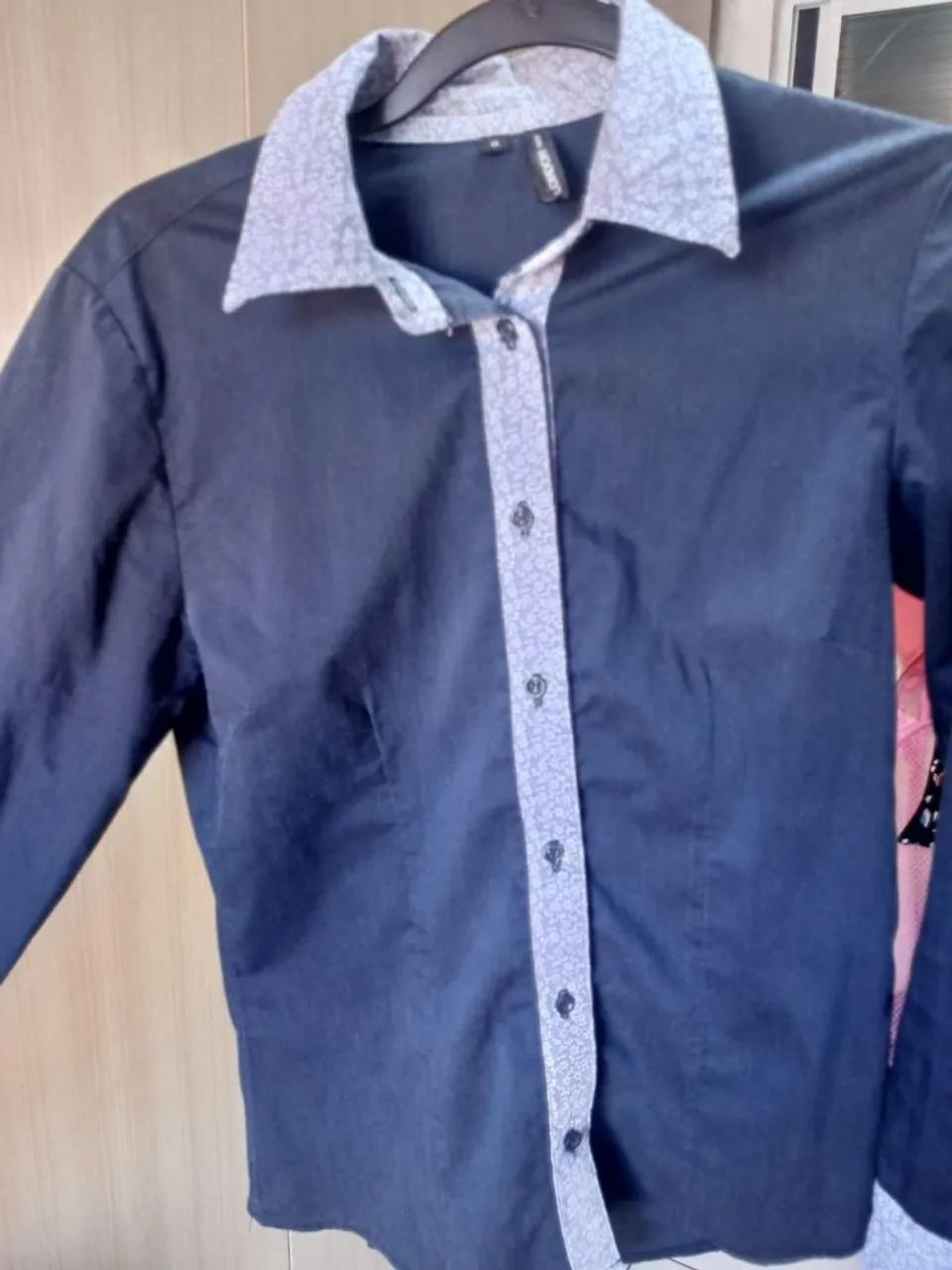 Duas camisas sociais G - Foto 3