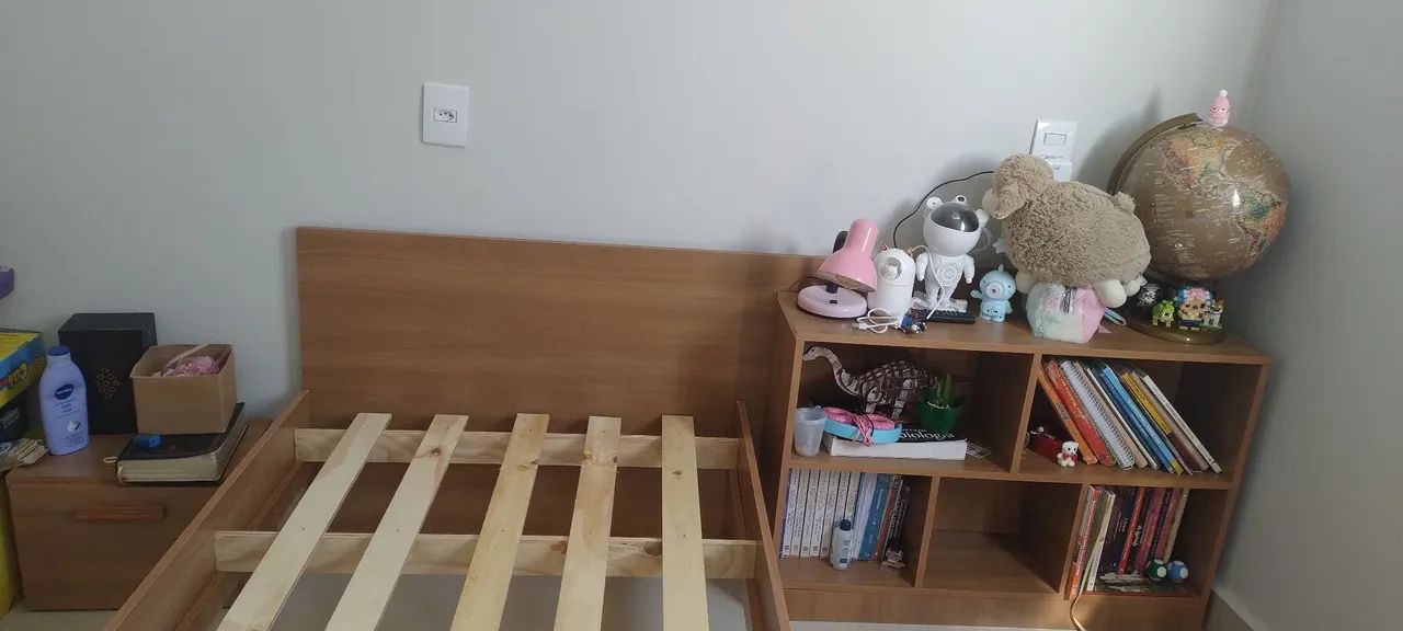 Cama solteiro com nichos MDF moderna madeirado cor freijó  - Foto 2