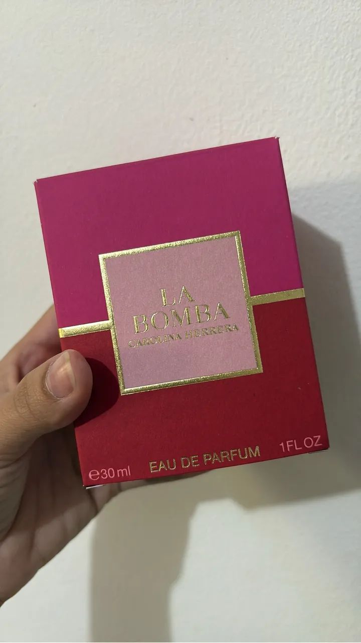 Perfume La Bomba Carolina Herreira 30 ML - Foto 2