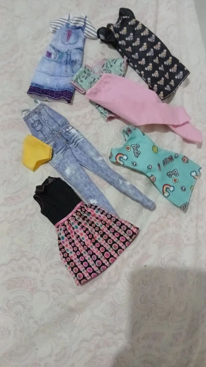 Roupas pra boneca  barbie 