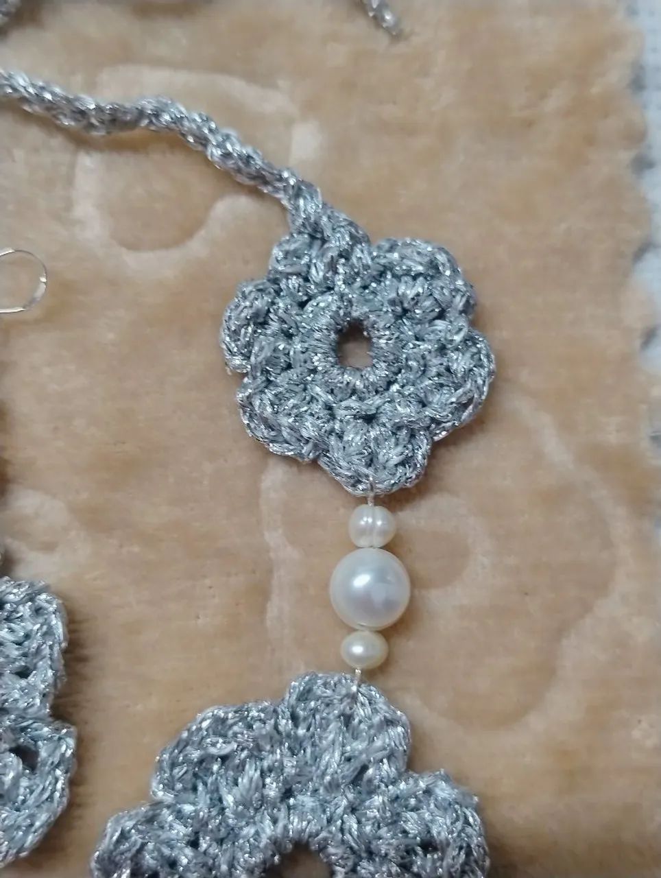 Conjunto de choker e brincos com detalhes em prata 925 e pérolas naturais.prata  - Foto 3