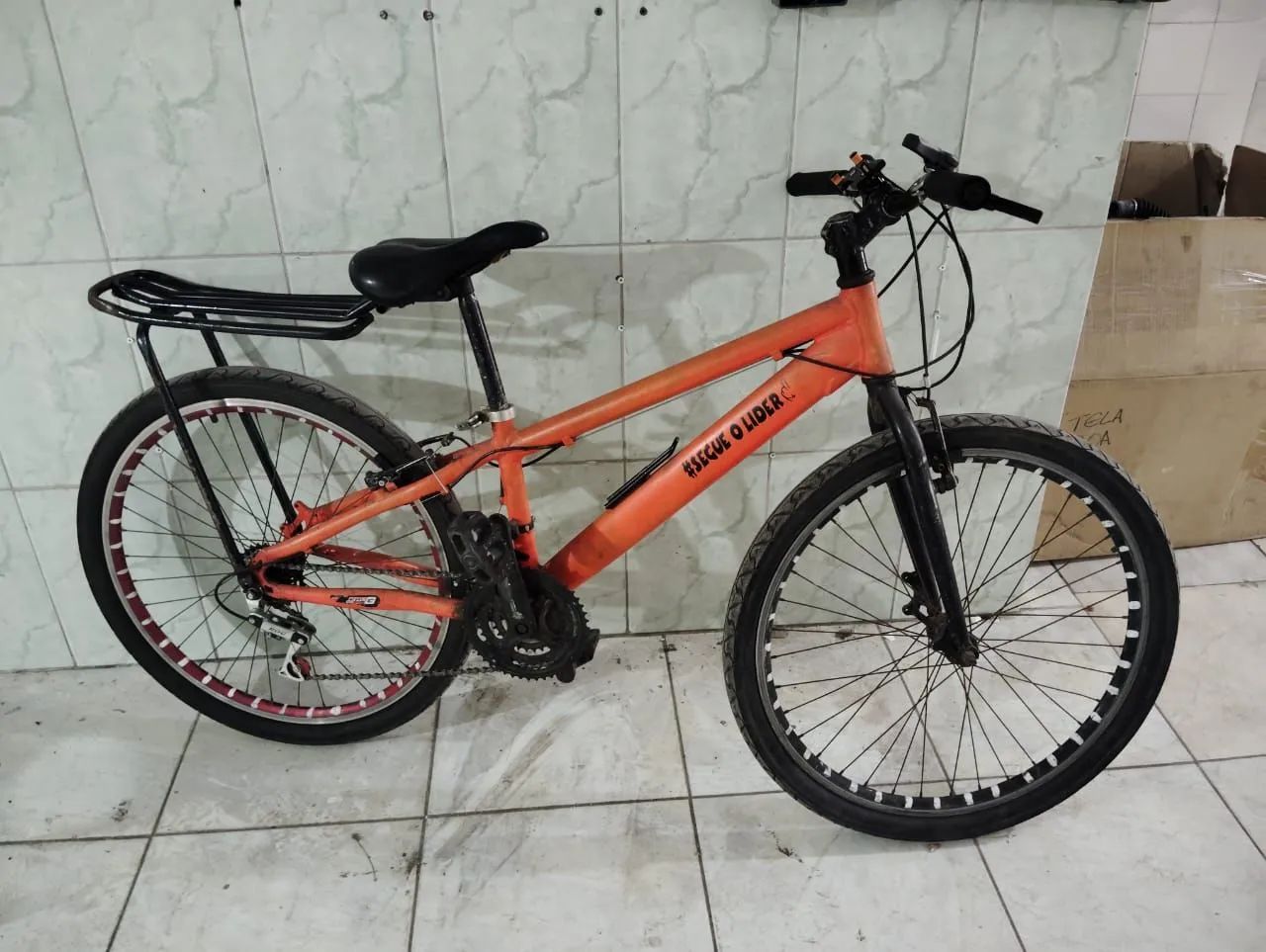 Bicicleta aro 26 de alumínio.   