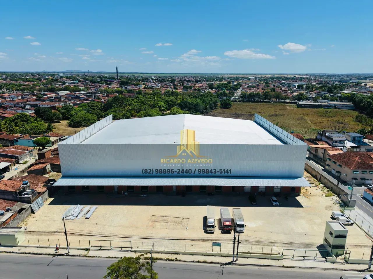 Galpão com 4.350m², 09 Docas com plataformas, 03 Mezaninos e 08 banheiros - Foto 2