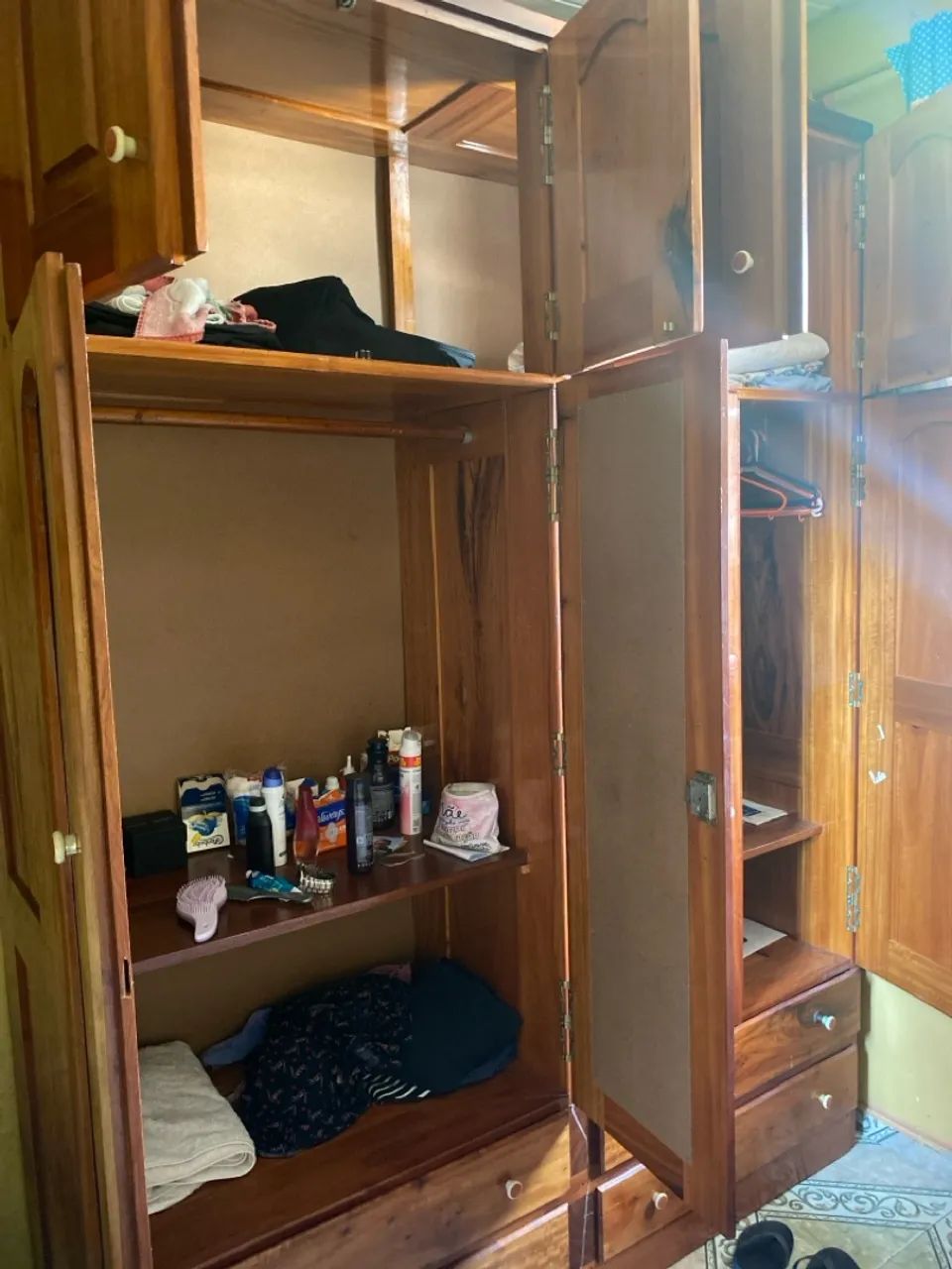 Guarda roupa de madeira  - Foto 2