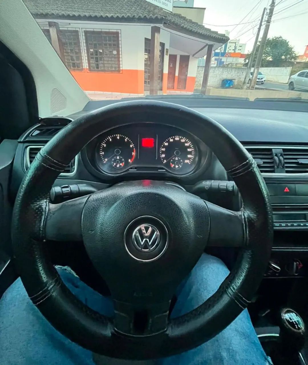 Volkswagen Fox 1.0 MI Total Flex 8V 5P 2013 - Foto 3