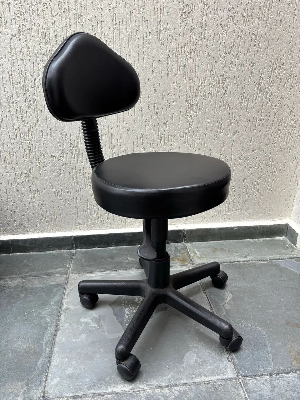 Mocho/cadeira preto com altura regulável 