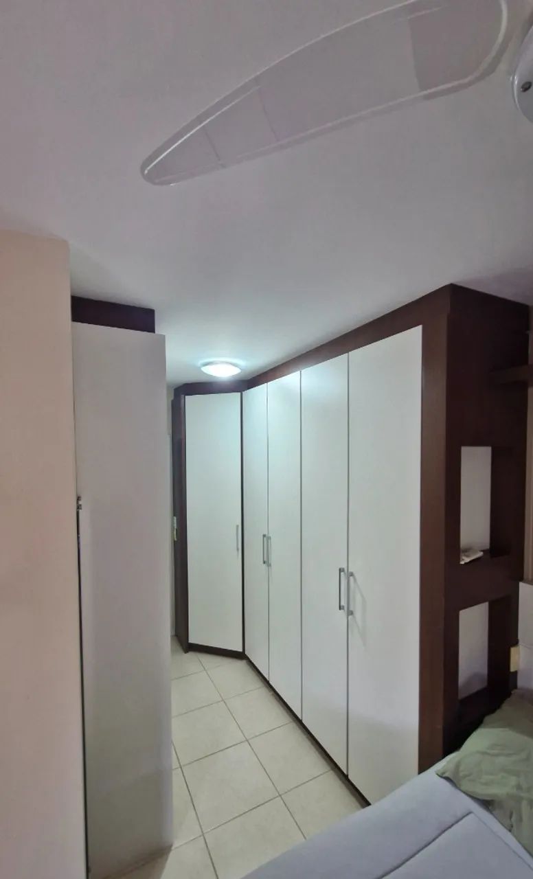 Vendo Jogo de quarto de casal - armários e cabeceira - Foto 2