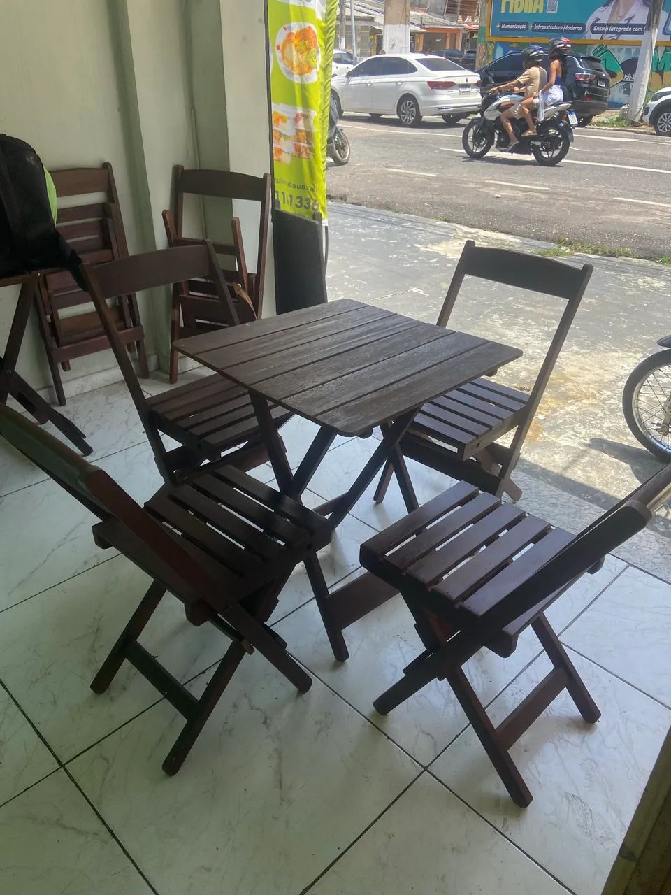 Jogo de Mesa de Madeira com 4 Cadeiras - Excelente Estado $280 - Foto 5