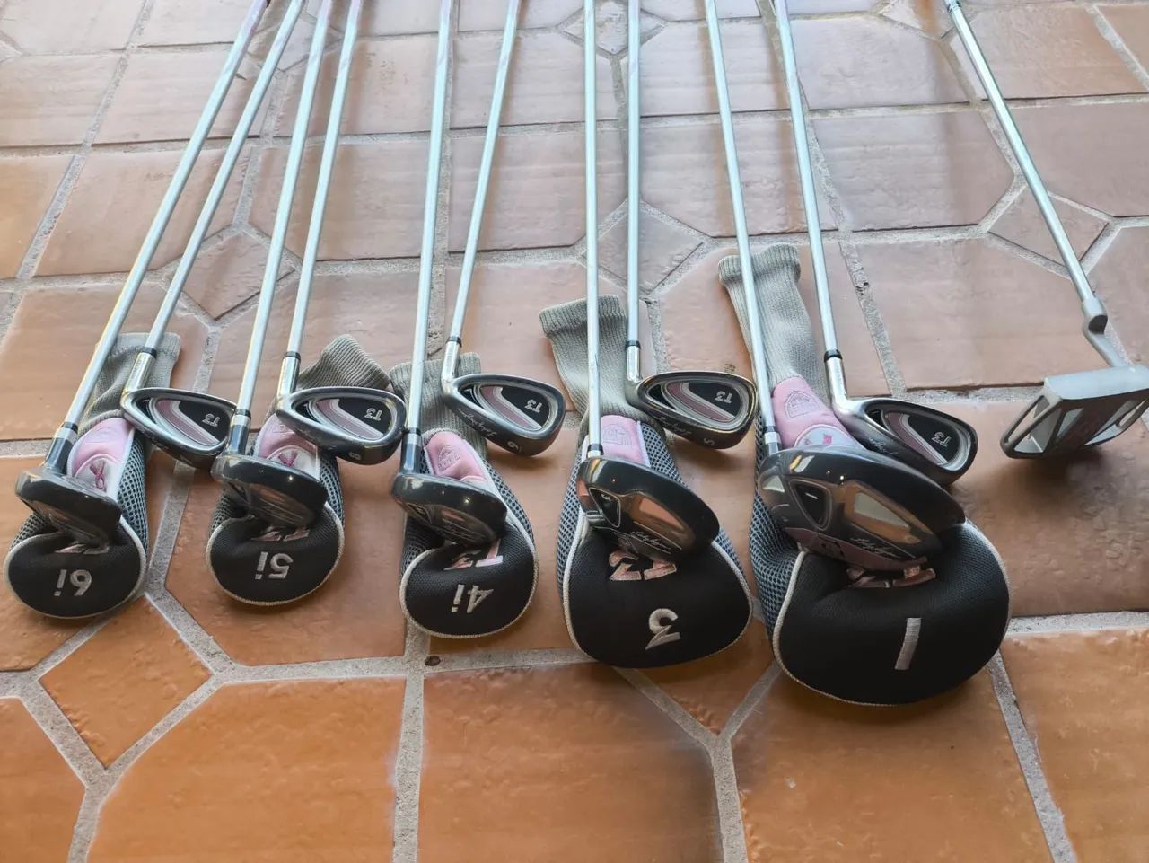 Kit tacos de golf com carrinho, bolsa e bolas - Foto 4