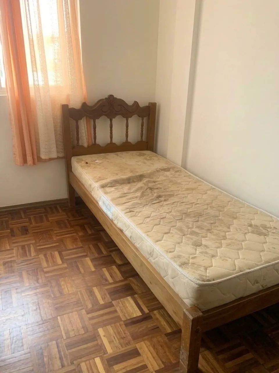 Cama de solteiro com colchão 