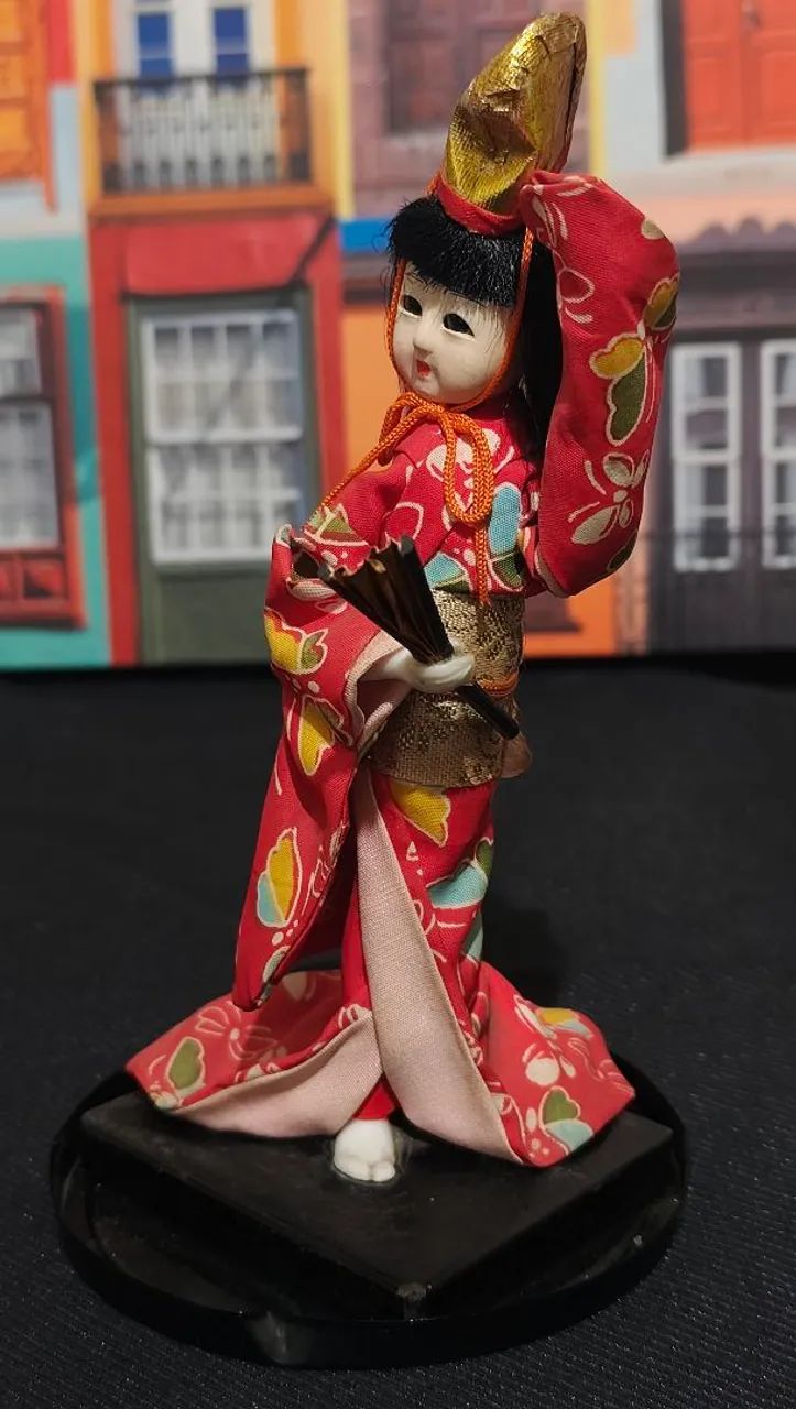 Boneca Japonesa com Leque Tradicional - 17 cm - Foto 3