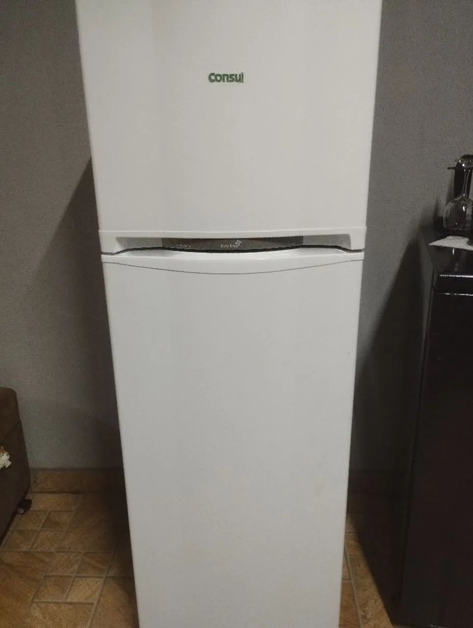 Vendo geladeira semi nova 