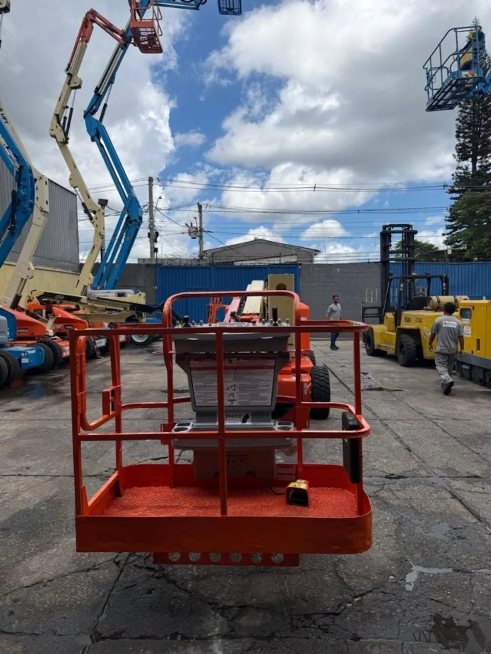 PLATAFORMA ARTICULADA ELÉTRICA E450AJ ANO 2010 - Foto 5
