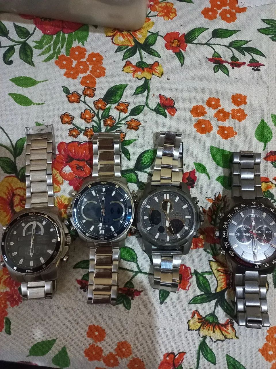 Vendo 4 relogios excelentes relógios technos legítimos 
