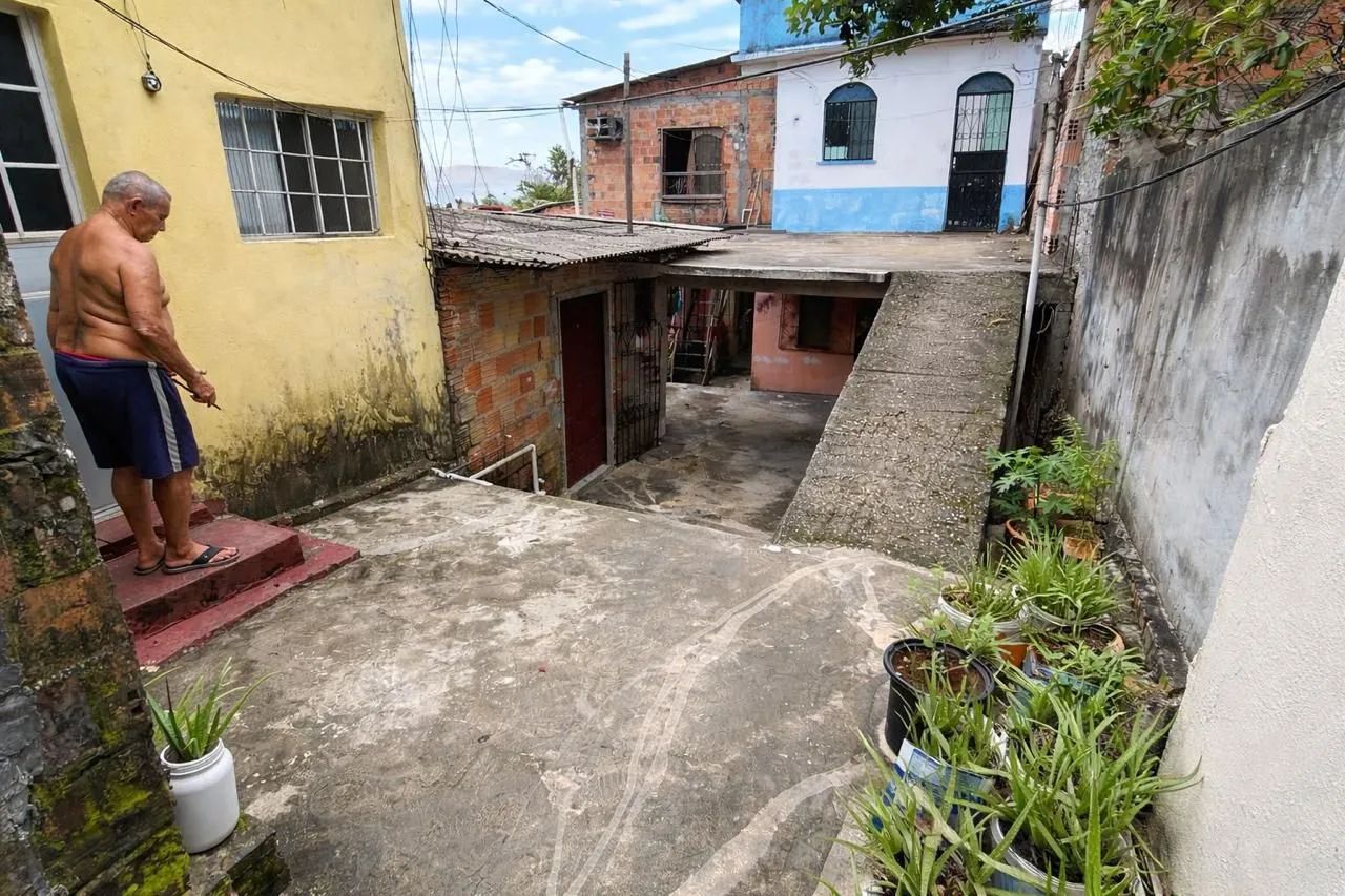 Vende-se Vila com 6 Kitnets, 2 Casas e Ponto Comercial - Foto 3